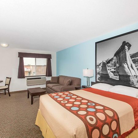 Super 8 By Wyndham Strathmore Exterior foto